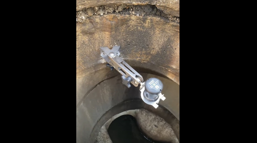 An eine Wand schrauben